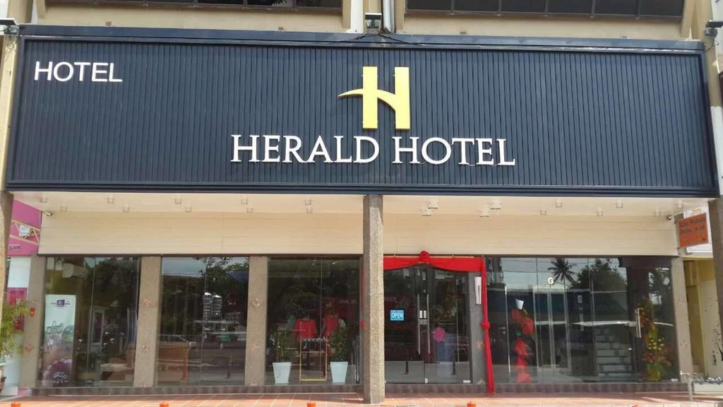 Herald Hotel Malacca Exterior foto