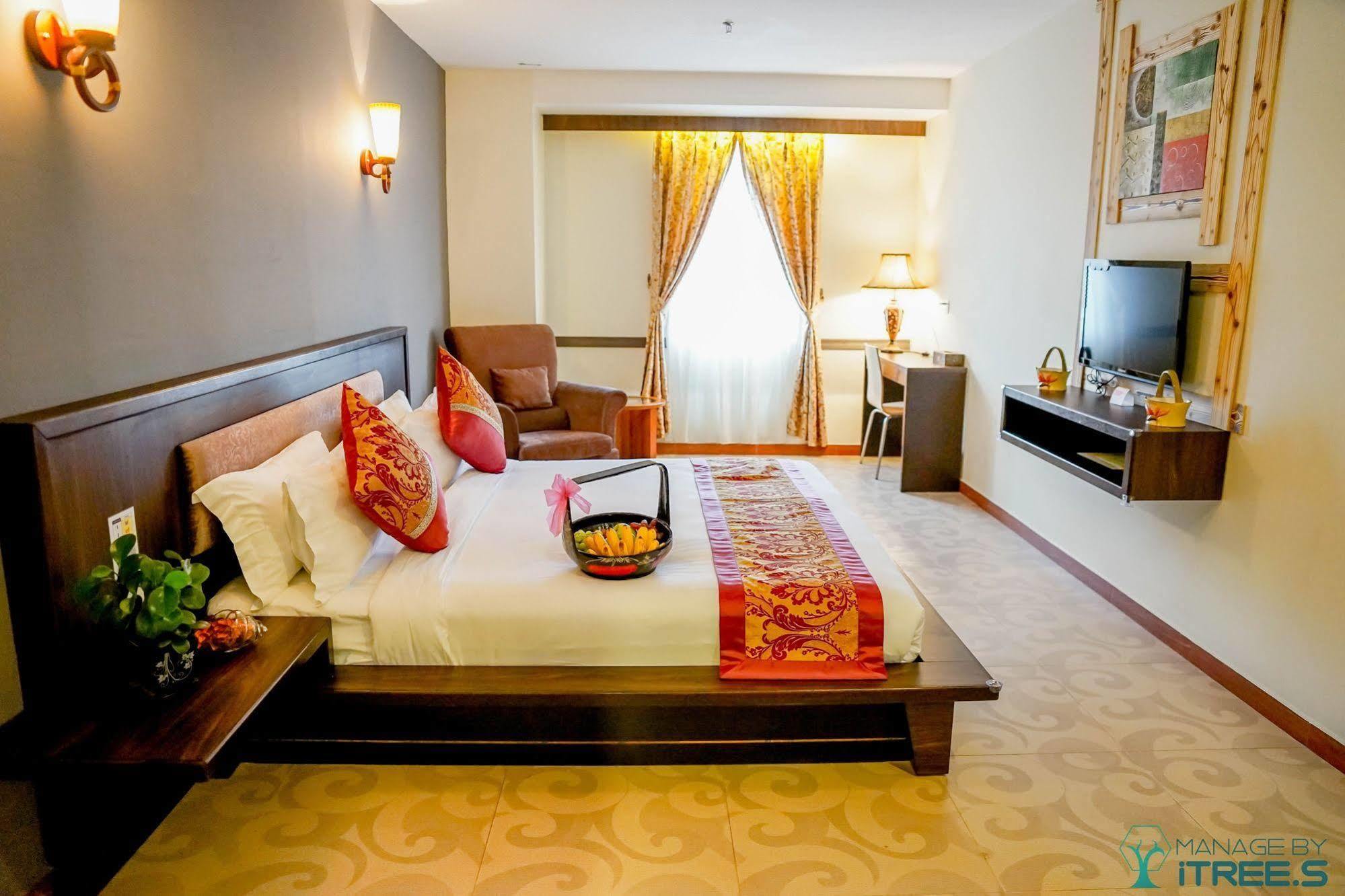 Herald Hotel Malacca Exterior foto